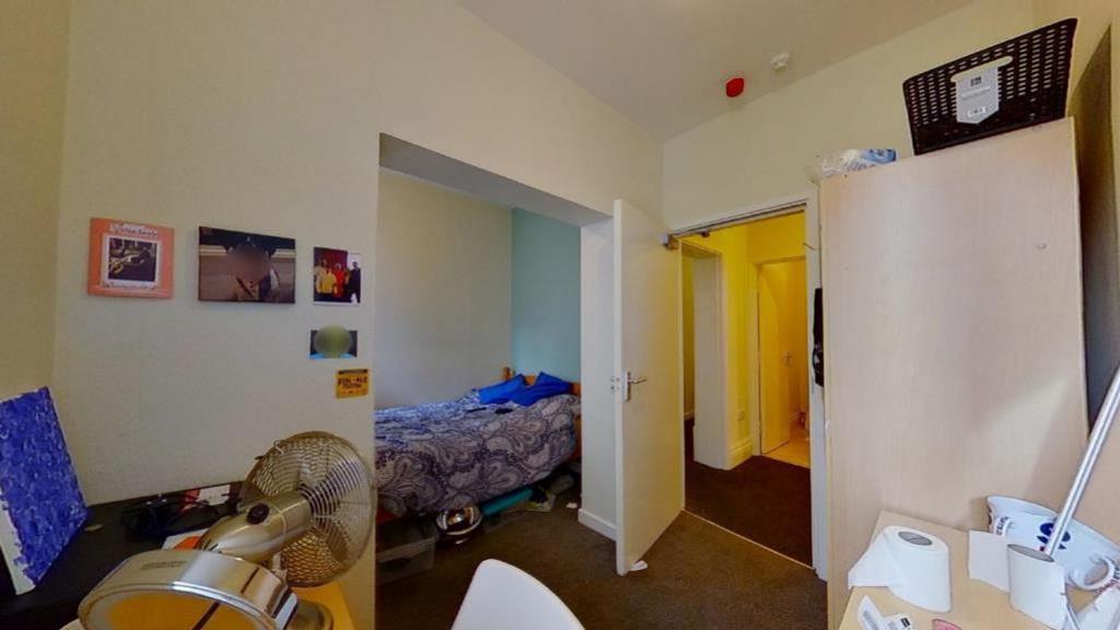 A cozy and inviting double bedroom, perfect for...