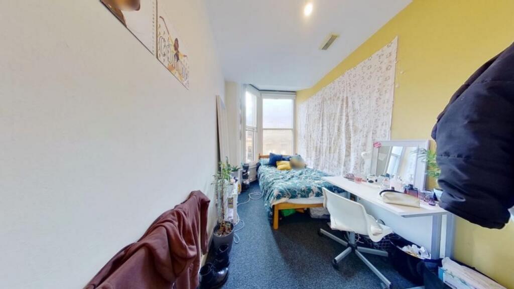 A bright and inviting double bedroom featuring ...