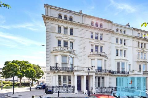 1 bedroom flat to rent, Palmeira Square, Hove, BN3