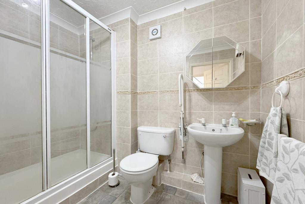 9 PG Shower Room