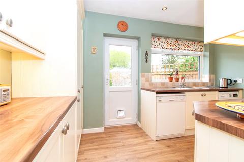 4 bedroom bungalow for sale, Ringway Road, Park Street, St. Albans, Hertfordshire, AL2