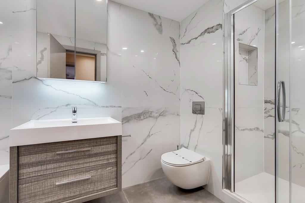 10 Bathroom-1