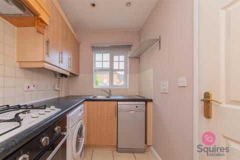 2 bedroom terraced house to rent, Tiverton Way, London