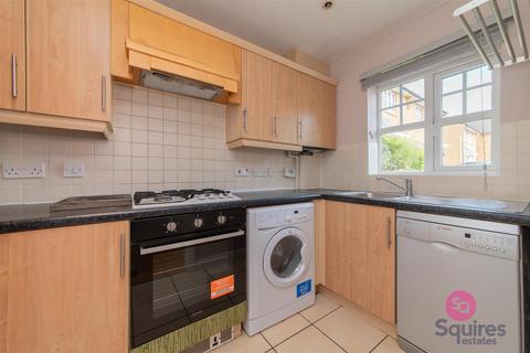 2 bedroom terraced house to rent, Tiverton Way, London