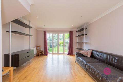 2 bedroom terraced house to rent, Tiverton Way, London
