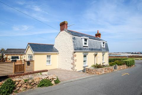 3 bedroom property for sale, Les Banquettes, Castel, Guernsey, GY5