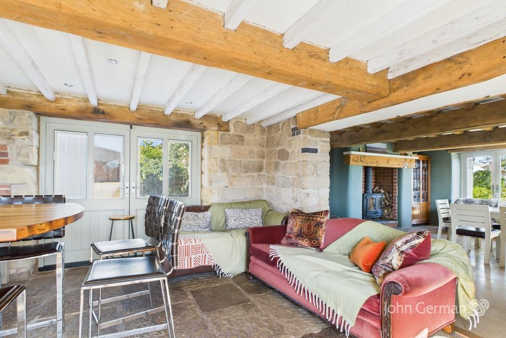 Kitchen seating area