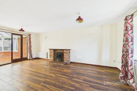 4 bedroom detached house for sale, Castle Court, Thulston
