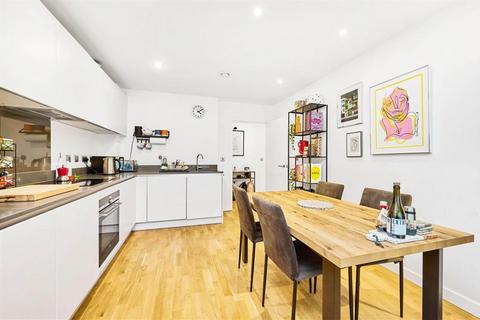 2 bedroom flat for sale, Hawthorne Crescent, London SE10