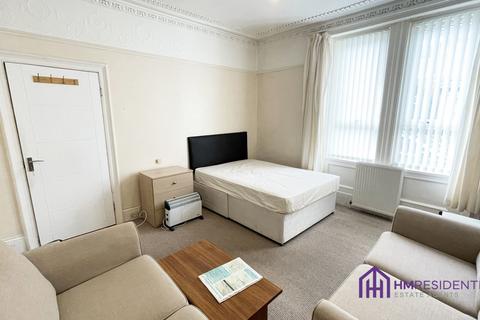 2 bedroom ground floor flat to rent, Croydon Road, Arthurs Hill NE4