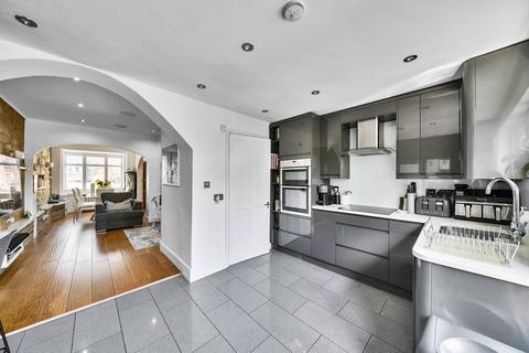 3 Titian Avenue, Bushey Heath, Bushey, WD23 4GB