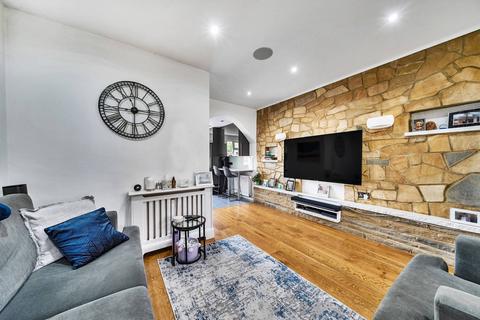 3 Titian Avenue, Bushey Heath, Bushey, WD23 4GB