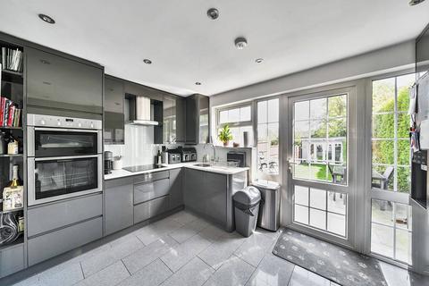 3 Titian Avenue, Bushey Heath, Bushey, WD23 4GB