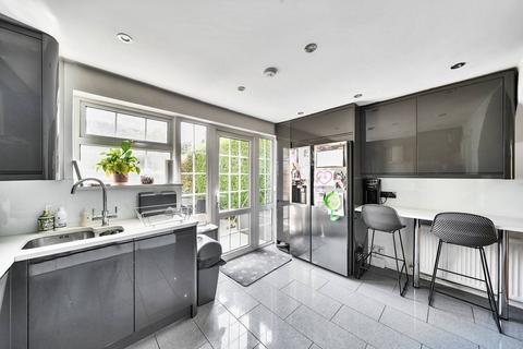 3 Titian Avenue, Bushey Heath, Bushey, WD23 4GB