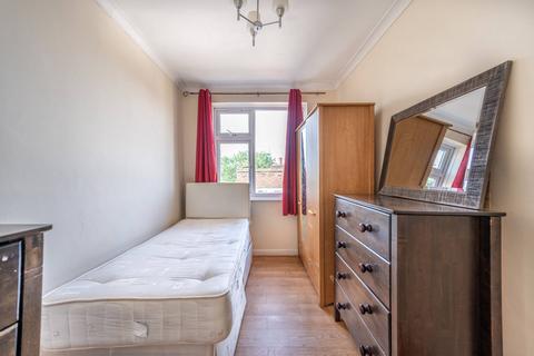 2 bedroom flat for sale, Blackbird Hll, Queensbury, London, NW9