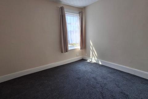 3 bedroom flat to rent, Brisbane Road, Ilford IG1
