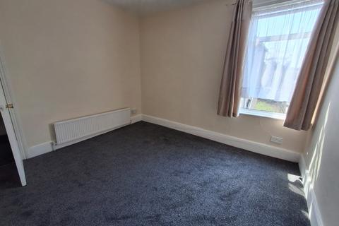 3 bedroom flat to rent, Brisbane Road, Ilford IG1