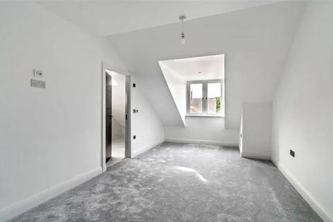 4 bedroom terraced house to rent, Dagenham Road, London E10