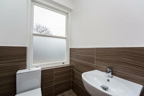 4 bedroom terraced house to rent, Dagenham Road, London E10