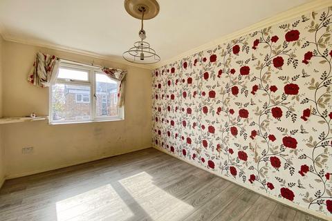 2 bedroom flat for sale, Buckingham Road, Edgware, HA8