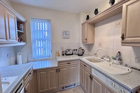 2 bedroom apartment for sale, Benedict Court, Abergavenny