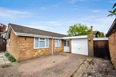 3 bedroom detached bungalow to rent, The Drive, Kingsley, NN1