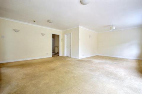 3 bedroom detached bungalow to rent, The Drive, Kingsley, NN1