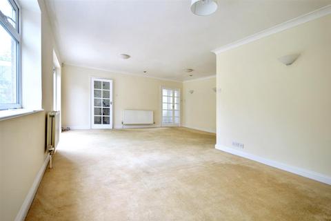 3 bedroom detached bungalow to rent, The Drive, Kingsley, NN1