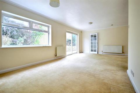 3 bedroom detached bungalow to rent, The Drive, Kingsley, NN1