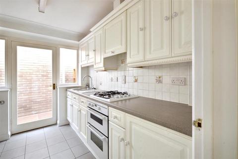 3 bedroom detached bungalow to rent, The Drive, Kingsley, NN1
