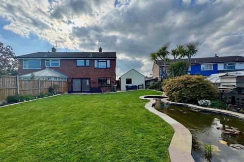 4 bedroom semi-detached house for sale, Crown Way, Southminster