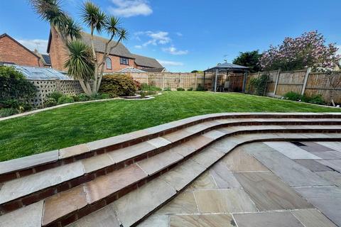 4 bedroom semi-detached house for sale, Crown Way, Southminster
