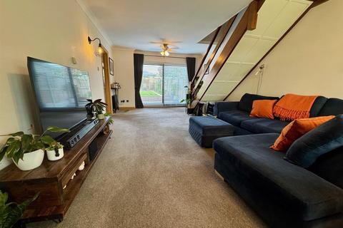 4 bedroom semi-detached house for sale, Crown Way, Southminster