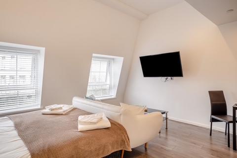 Studio to rent, 8-10 Fox House Studios (Deluxe)
