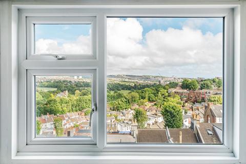 1 bedroom flat to rent, Tivoli Crescent, Brighton