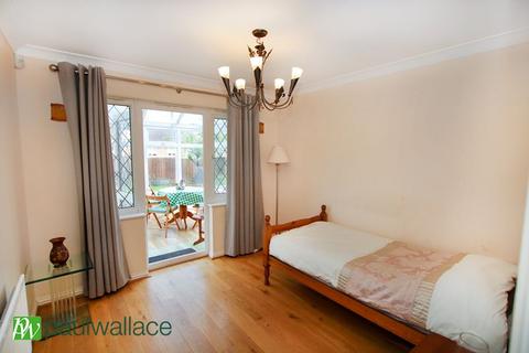 8 Everett Close, Cheshunt, Waltham Cross, EN7 6XD