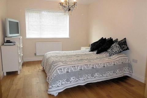 8 Boleyn Row, Epping, CM16 6FF