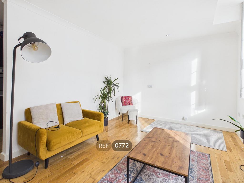 Kitchen &amp; Living area