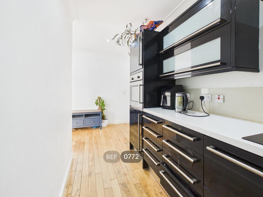 Kitchen &amp; Living area