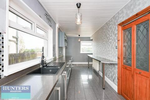 3 bedroom semi-detached house for sale, Saxton Avenue Wibsey, Bradford, West Yorkshire, BD6 3SW
