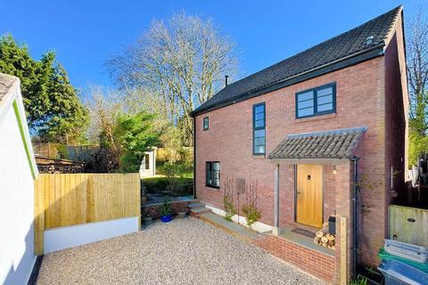 Rosenheim Rise, Bratton, Westbury, Wiltshire, BA13 4SU