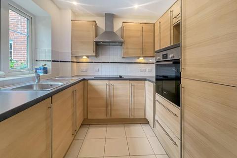 1 bedroom retirement property for sale, Yew Tree Court, 79 Limpsfield Road, Sanderstead, Surrey, CR2 9LB