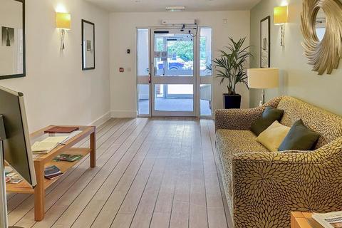 1 bedroom retirement property for sale, Yew Tree Court, 79 Limpsfield Road, Sanderstead, Surrey, CR2 9LB
