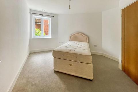 1 bedroom retirement property for sale, Yew Tree Court, 79 Limpsfield Road, Sanderstead, Surrey, CR2 9LB
