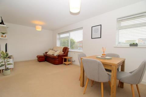 2 bedroom apartment for sale, Handcross Road, Stopsley, Luton, Bedfordshire, LU2 8DW