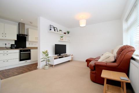 2 bedroom apartment for sale, Handcross Road, Stopsley, Luton, Bedfordshire, LU2 8DW