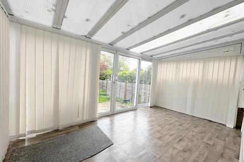 3 bedroom terraced house to rent, Florence Avenue, Sundon Park, Luton, LU3 3BY