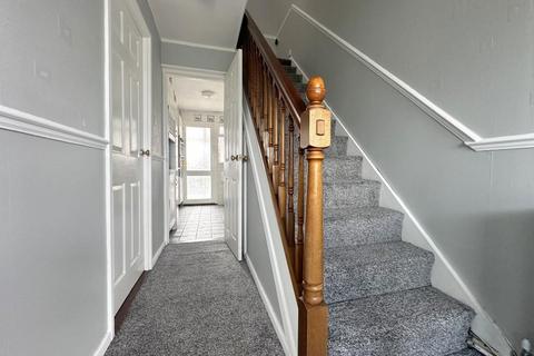 3 bedroom terraced house to rent, Florence Avenue, Sundon Park, Luton, LU3 3BY