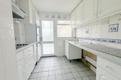 3 bedroom terraced house to rent, Florence Avenue, Sundon Park, Luton, LU3 3BY