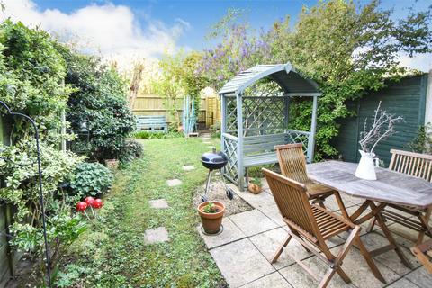 119 Ravenscroft, Hook, RG27 9NP